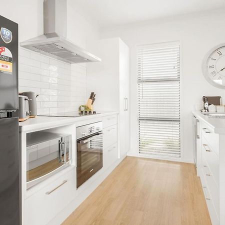Modern And Central With 2 Ensuites -By Kosh Bnb Hamilton Exteriér fotografie