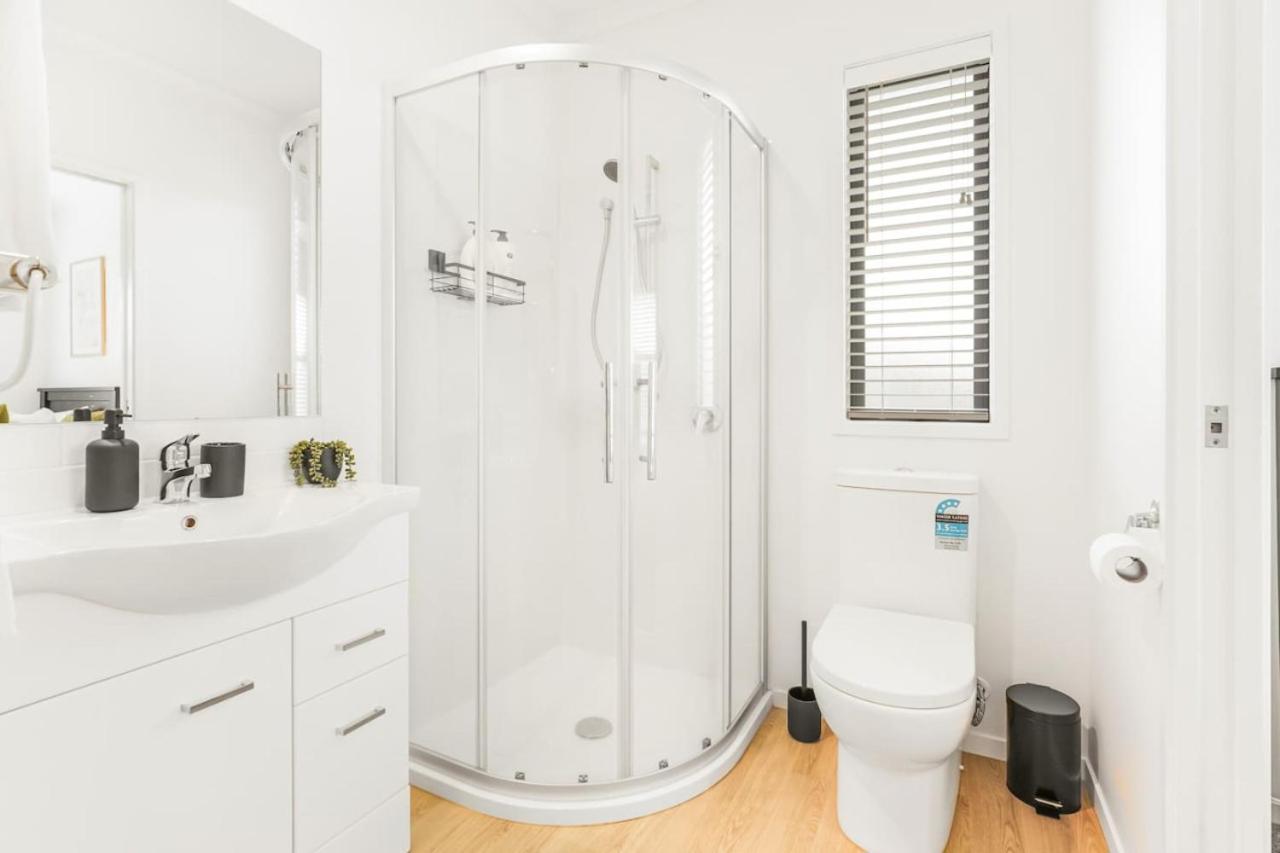 Modern And Central With 2 Ensuites -By Kosh Bnb Hamilton Exteriér fotografie