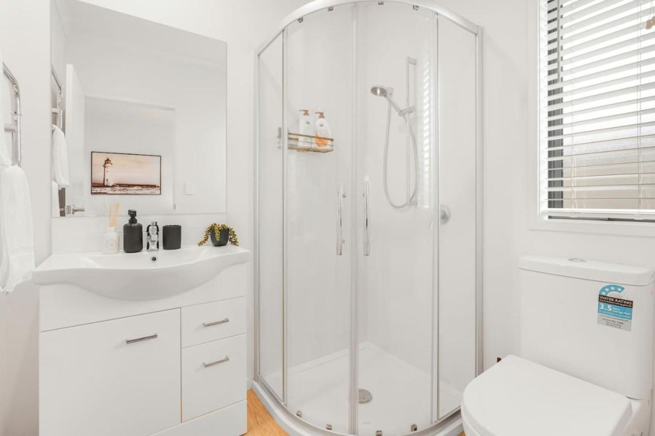 Modern And Central With 2 Ensuites -By Kosh Bnb Hamilton Exteriér fotografie