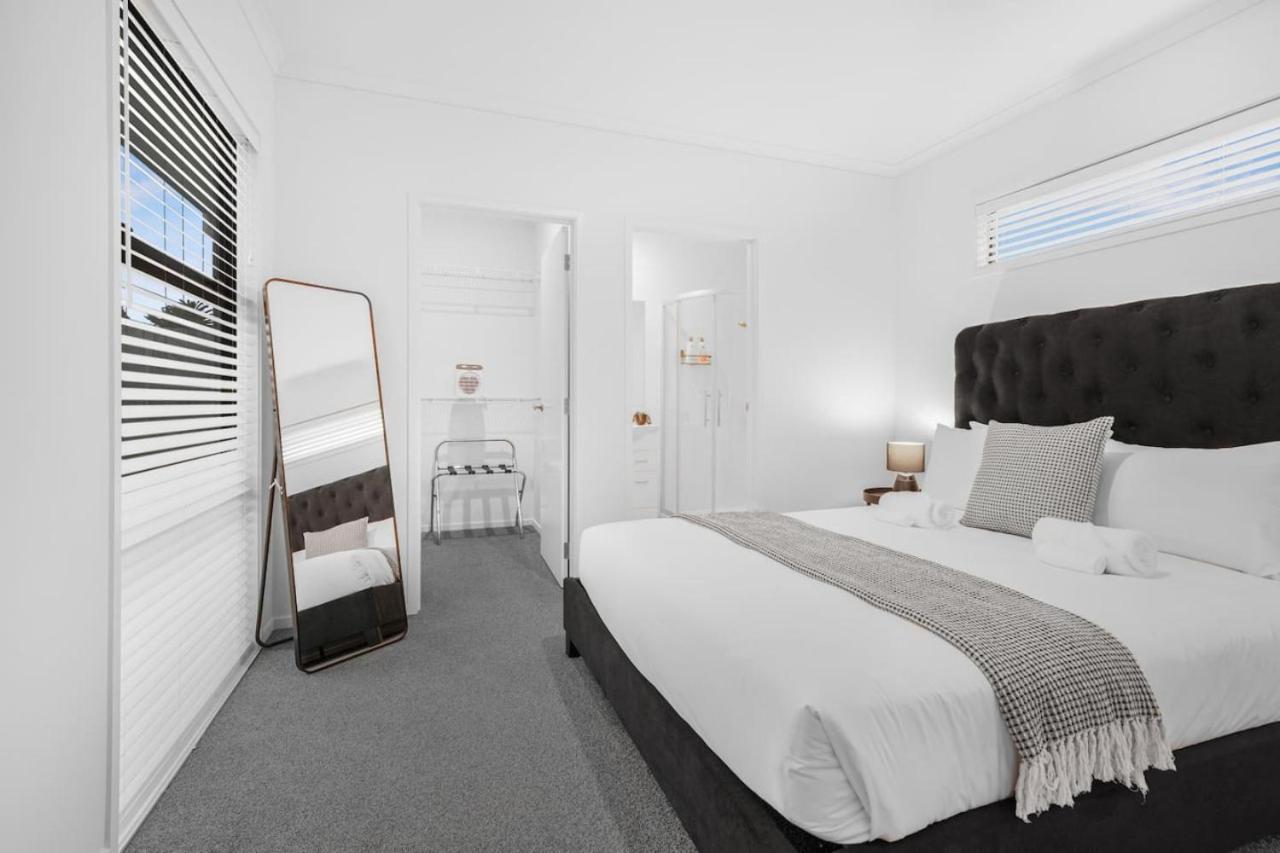 Modern And Central With 2 Ensuites -By Kosh Bnb Hamilton Exteriér fotografie