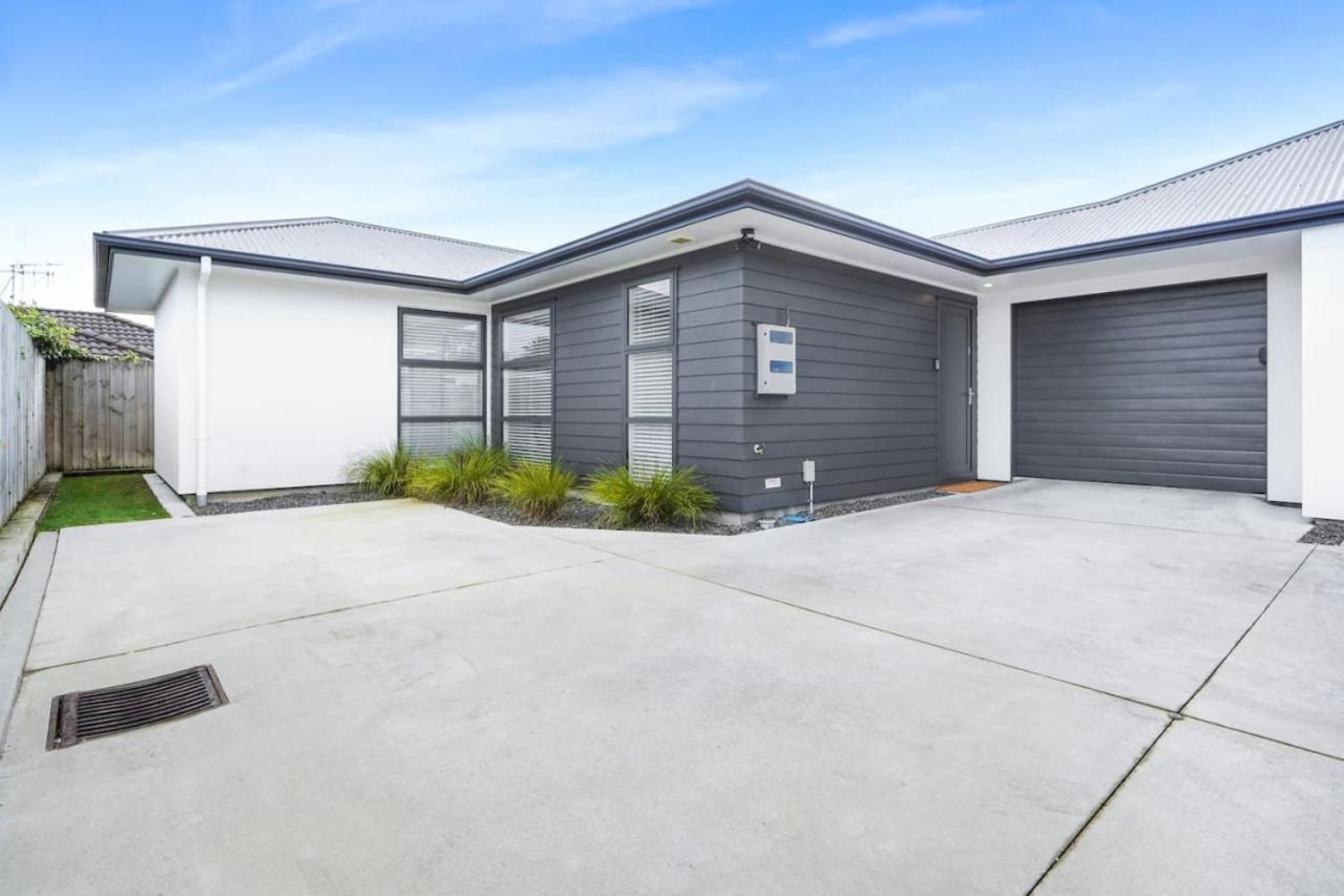 Modern And Central With 2 Ensuites -By Kosh Bnb Hamilton Exteriér fotografie